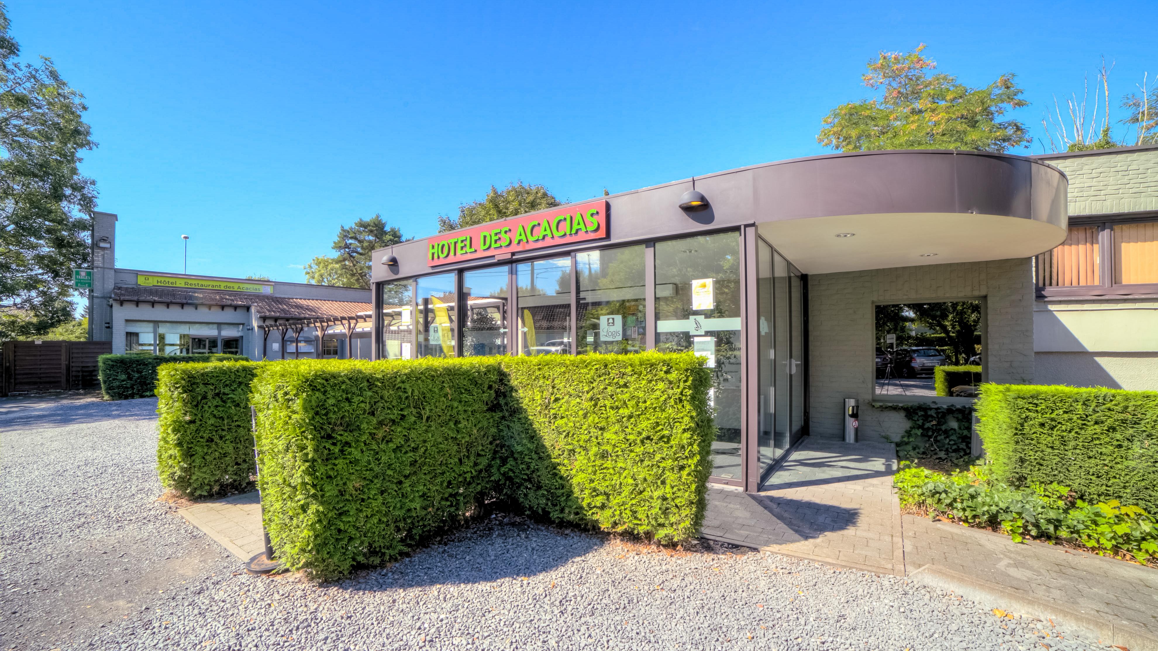 Logis Hotel Restaurant Des Acacias Lille Neuville En Ferrain Buitenkant foto