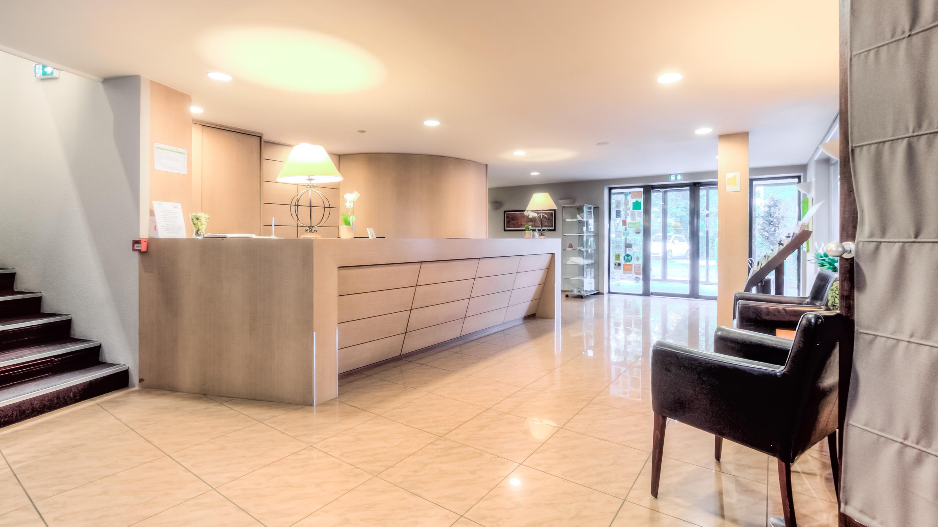 Logis Hotel Restaurant Des Acacias Lille Neuville En Ferrain Buitenkant foto