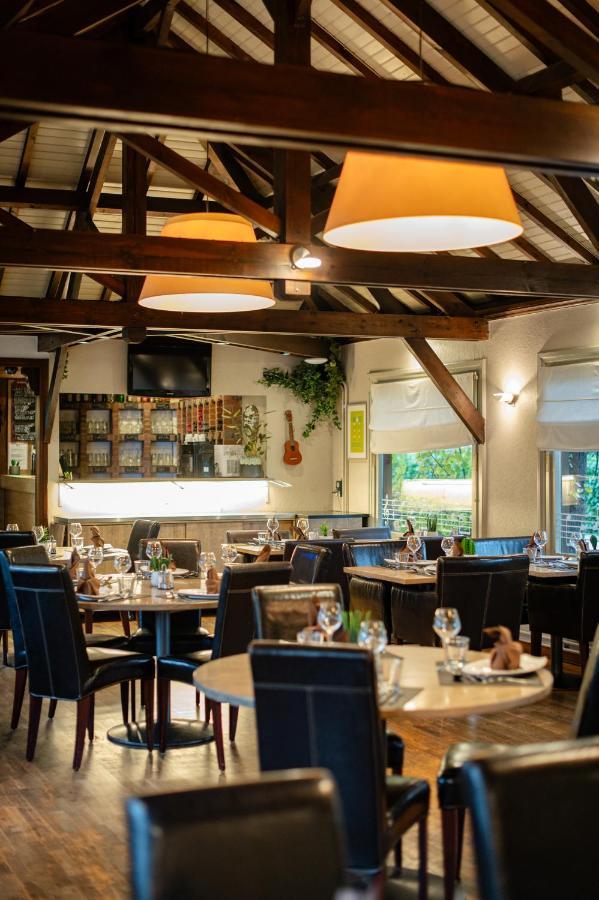 Logis Hotel Restaurant Des Acacias Lille Neuville En Ferrain Buitenkant foto