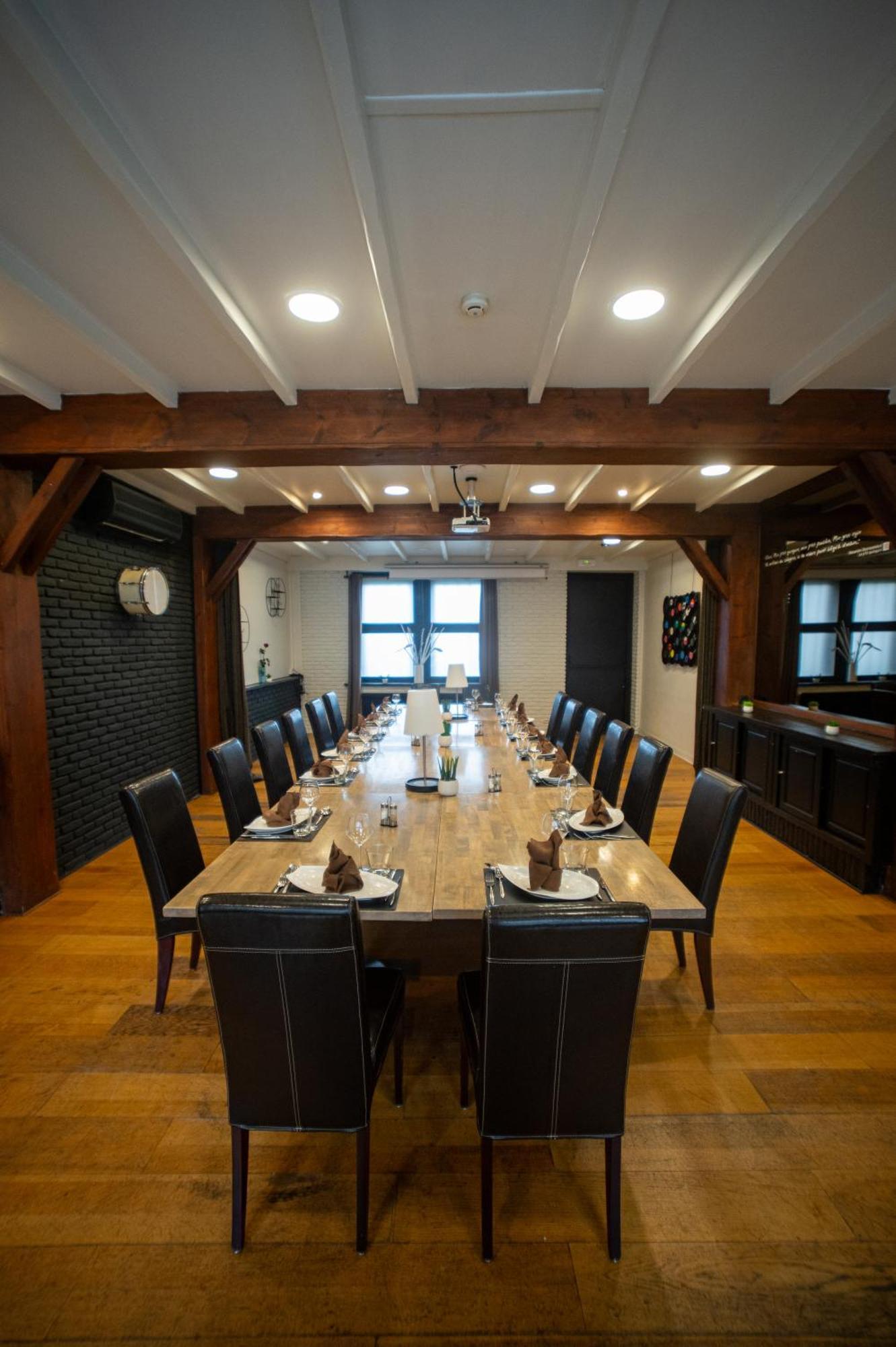 Logis Hotel Restaurant Des Acacias Lille Neuville En Ferrain Buitenkant foto