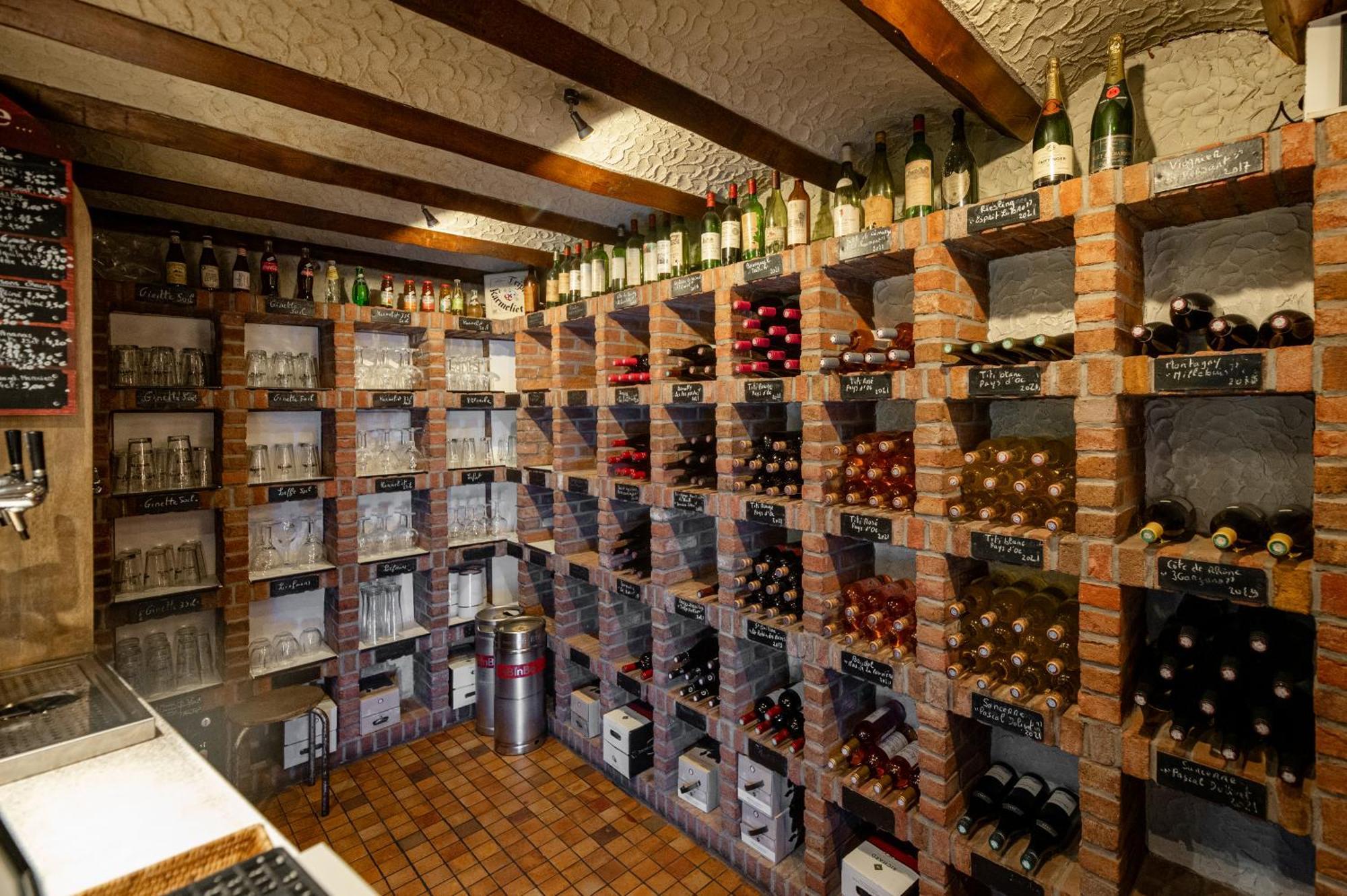 Logis Hotel Restaurant Des Acacias Lille Neuville En Ferrain Buitenkant foto