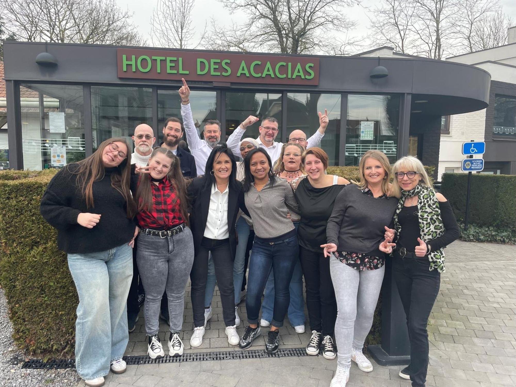 Logis Hotel Restaurant Des Acacias Lille Neuville En Ferrain Buitenkant foto